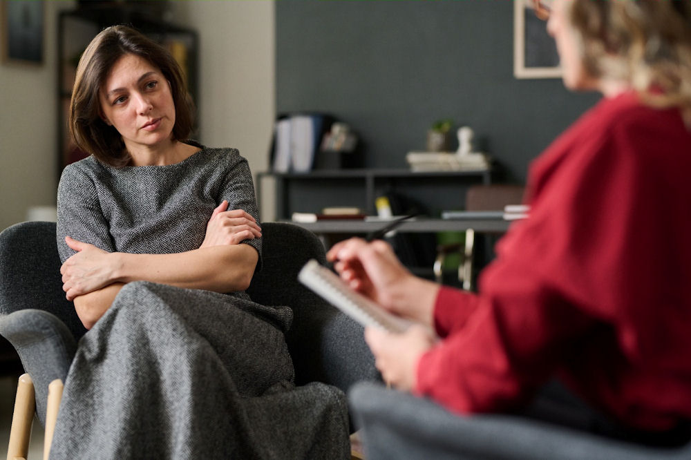 Therapist explaining schizophrenia to wary mother of patient